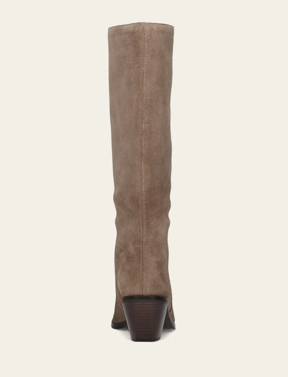Sara Slouchy - Image 6